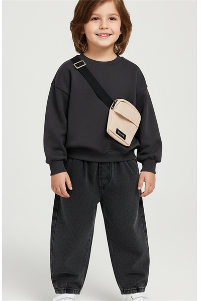 Erkek Çocuk Pamuklu Siyah Çantalı Sweatshirt ve Geniş Paça Pantolon Takım – Günlük Rahat Stil