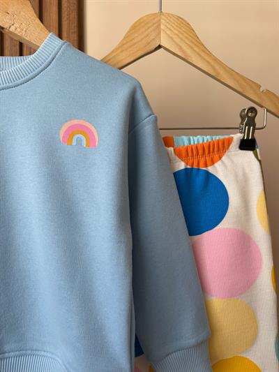 Kız Çocuk Pamuklu Mavi Sweatshirt ve Renkli Puantiyeli Flare Pantolon Takım - Enerjik Stil