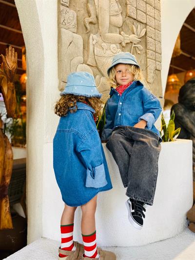Unisex Çocuk Pamuklu Mavi Oversize Denim Gömlek – Rahat Günlük Tarz