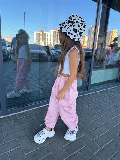 Kız Çocuk Pamuklu Pembe Cepli Kargo Pantolonlu Takım - Kalp Detaylı Crop Atlet