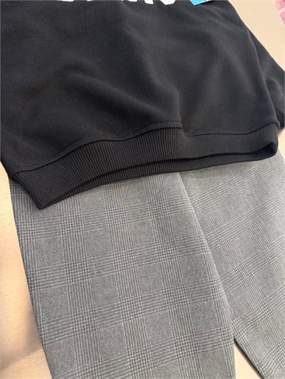 Çocuk Pamuklu Yazı Baskılı Siyah Sweatshirt ve Gri Ekose Pantolon Takımı