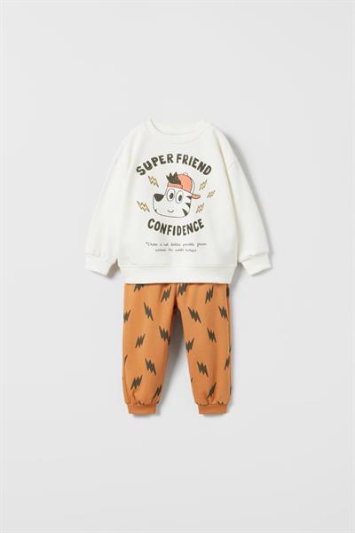 Erkek Çocuk Pamuklu Ekru Köpek Baskılı Sweatshirt ve Turuncu Desenli Eşofman Takımı