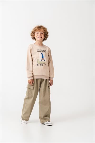 Erkek Çocuk Pamuklu Bej Baskılı Sweatshirt ve Haki Kargo Pantolon Takım - Günlük Rahat Stil