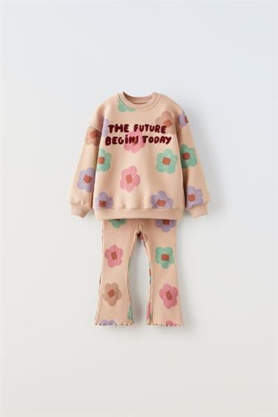 Kız Çocuk Pamuklu Bej Çiçek Desenli Sweatshirt ve Eşofman Takımı - The Future Begins Today Sloganlı