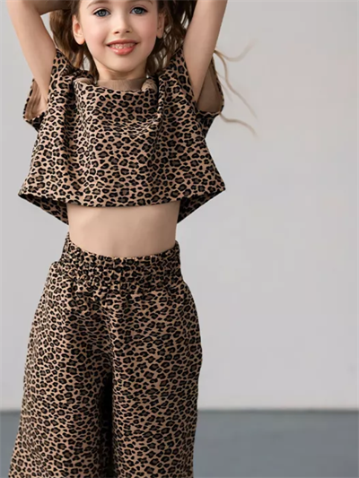 Kız Çocuk Pamuklu Kahverengi Leopar Desenli Takım - Kısa Kollu T-shirt ve Bol Paça Pantolon
