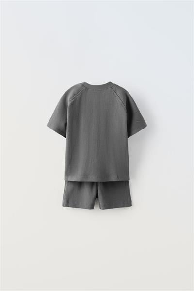 Unisex Çocuk Waffle Gofre Kumaş Tişört ve Şort Takımı – Rahat ve Şık Günlük Kombin