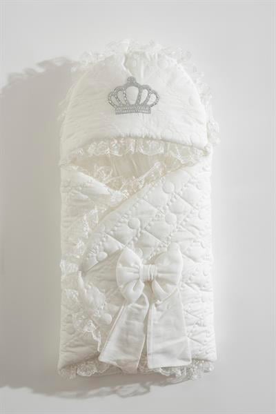 Kız Bebek Beyaz Taç İşlemeli Dantelli Kapitone Kundak – Fiyonklu, Kapüşonlu