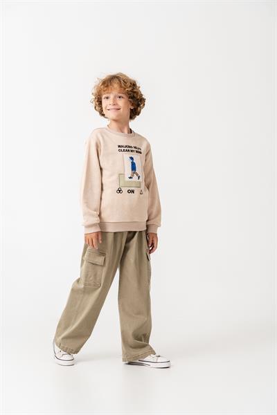 Erkek Çocuk Pamuklu Bej Baskılı Sweatshirt ve Haki Kargo Pantolon Takım - Günlük Rahat Stil