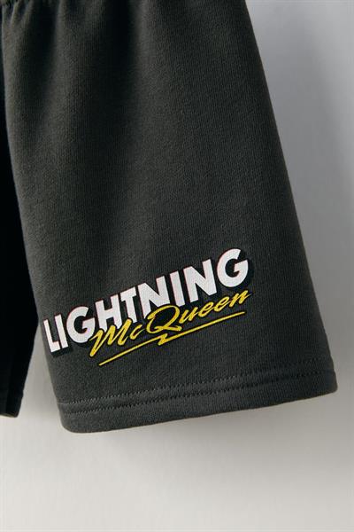 Erkek Çocuk Pamuklu Krem Lightning McQueen Baskılı T-shirt ve Siyah Şort Takım