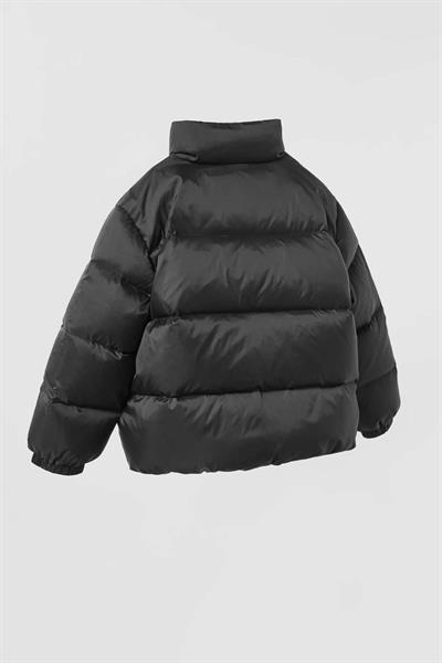 Unisex Çocuk Pamuklu Siyah Şişme Mont - Yüksek Yaka ve Cepli Tasarım