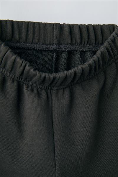 Erkek Çocuk Pamuklu Krem Lightning McQueen Baskılı T-shirt ve Siyah Şort Takım