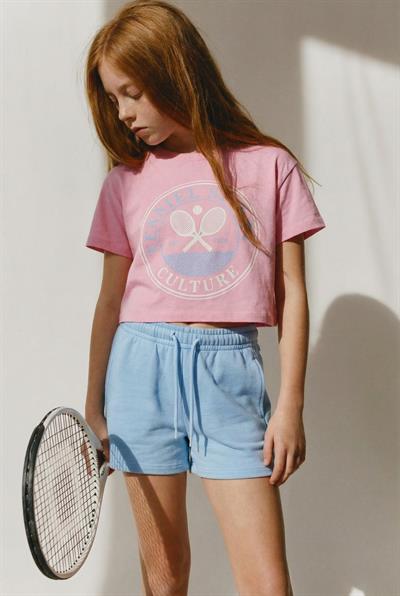 Kız Çocuk Pamuklu Pembe Baskılı Crop T-Shirt Mavi Şort Takım