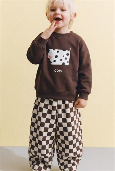 Çocuk Baskılı Kahverengi Sweatshirt ve Dama Desenli Eşofman Altı Takımı