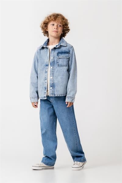 Unisex Çocuk Pamuklu Açık Mavi Denim Gömlek ve Geniş Paçalı Jean Takım – Rahat Günlük Kombin