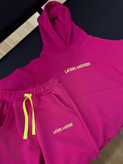 Kız Çocuk Pamuklu Pembe Kapüşonlu Eşofman Takımı – Rahat ve Trend Tasarım