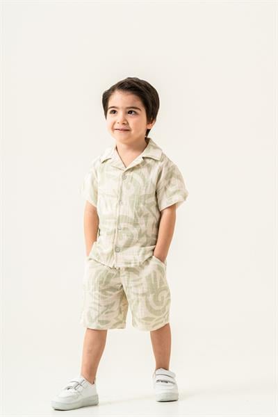 Erkek Çocuk %100 Keten Yazlık İki Parçalı Takım – Palmiye Desenli, Kısa Kollu Gömlek & Elastik Belli Şort