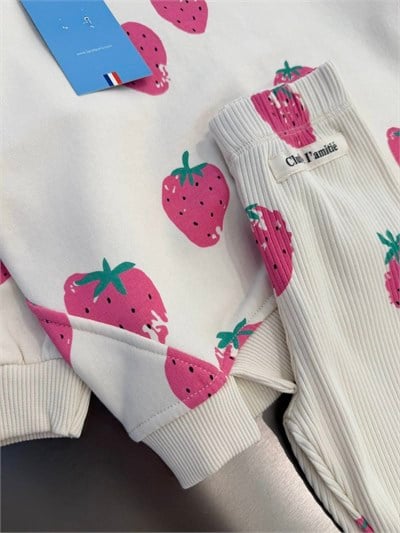 Kız Çocuk Pamuklu Çilek Desenli Ekru Sweatshirt ve Fitilli Tayt Takımı
