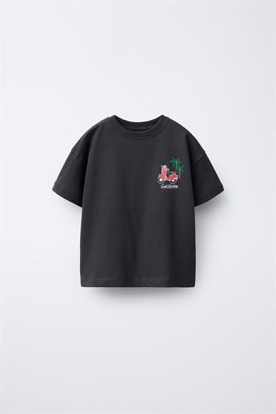 Erkek Çocuk Pamuklu Siyah California Baskılı T-Shirt ve Çizgili Şort Takım