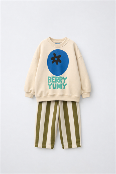 Çocuk Yaban Mersini Baskılı Ekru Sweatshirt ve Yeşil Çizgili Eşofman Takımı