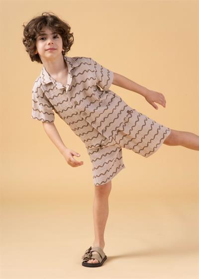 Erkek Çocuk Pamuklu Bej Dalga Desenli Gömlek ve Şort Takım - Yazlık Rahat Kesim