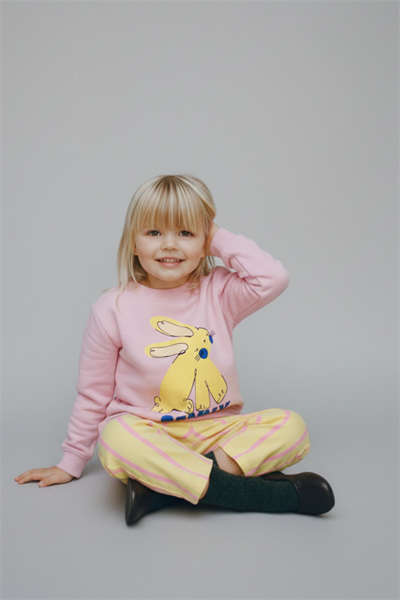 Kız Çocuk Pamuklu Pembe Tavşan Baskılı Sweatshirt Takım - Sarı Çizgili Pantolonlu