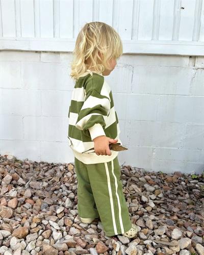 Unisex Çocuk Pamuklu Yeşil Çizgili Sweatshirt ve Şeritli Eşofman Takım - Rahat Kesim