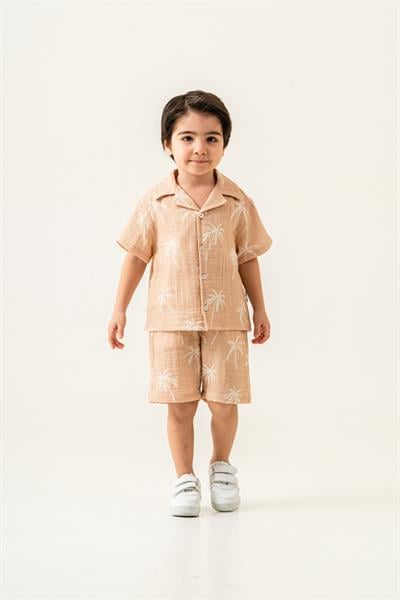 Erkek Çocuk %100 Keten Yazlık İki Parçalı Takım – Palmiye Desenli, Kısa Kollu Gömlek & Elastik Belli Şort