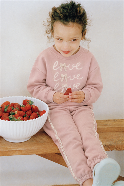 Kız Çocuk Pamuklu Fiyonk Detaylı Love Baskılı Sweatshirt ve Eşofman Takımı