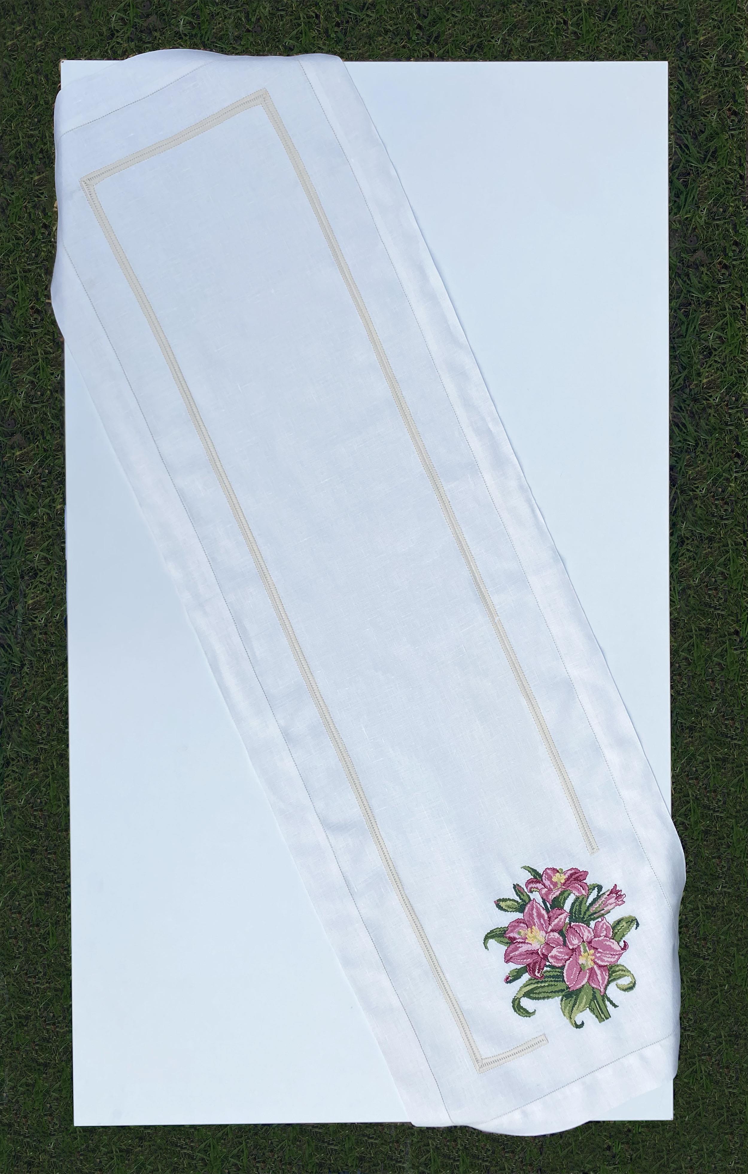 Corsage Runner