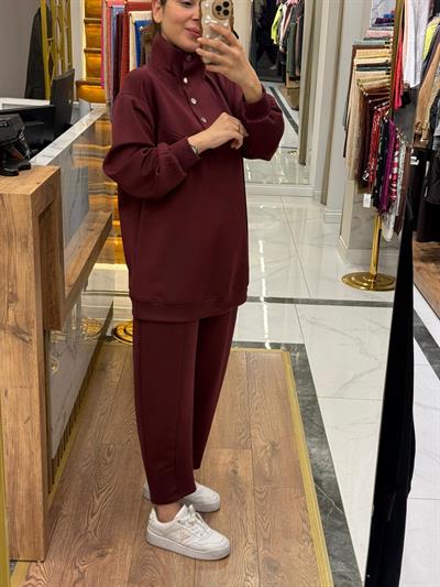 ÇITÇITLI YÜKSEK YAKA VE KESİKLİ TAKIM