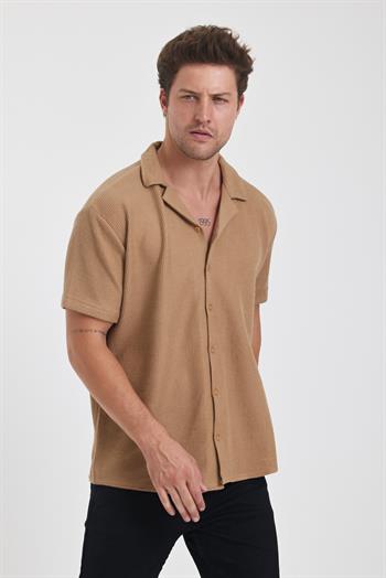 Erkek Pamuklu Esnek Küba Yaka Kısa Kol Gömlek KARAMEL