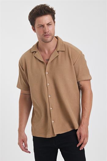Erkek Pamuklu Esnek Küba Yaka Kısa Kol Gömlek KARAMEL