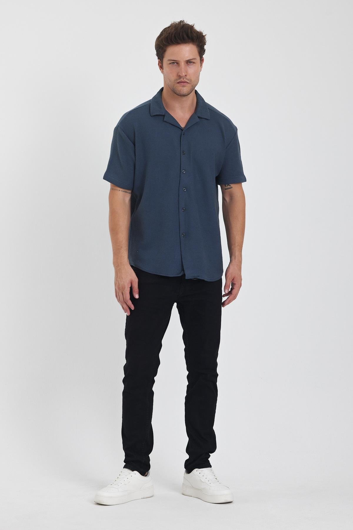 Erkek Pamuklu Esnek Küba Yaka Kısa Kol Gömlek LACİVERT