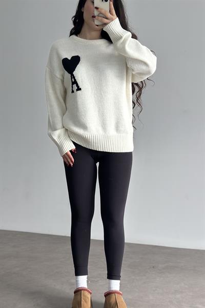 A Kalp Figür İşlemeli Triko Kazak Beyaz