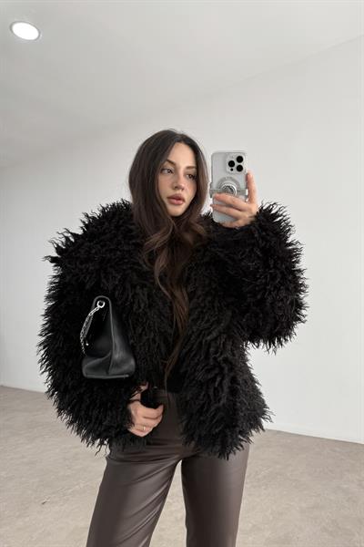 Angus Siyah Yakalı Kürk