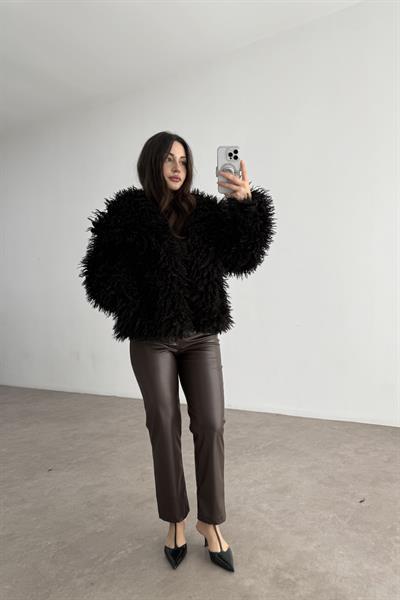 Angus Siyah Yakalı Kürk