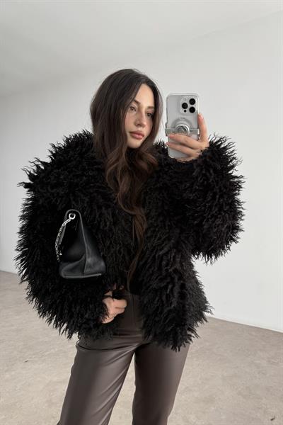 Angus Siyah Yakalı Kürk