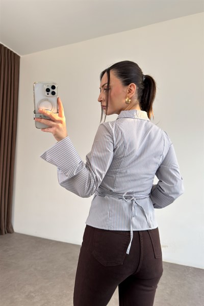 Arkadan Bağlamalı Çizgili Mavi Gömlek