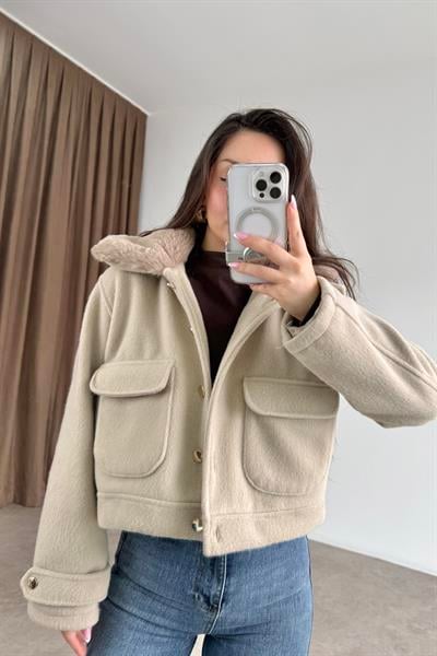 Yakası Kürklü Kaşe Bej Ceket