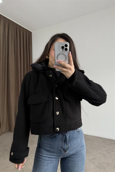 Yakası Kürklü Kaşe Siyah Ceket