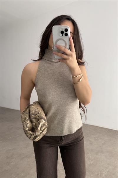 Balıkçı Yaka Sıfır Kollu Triko Bej Bluz