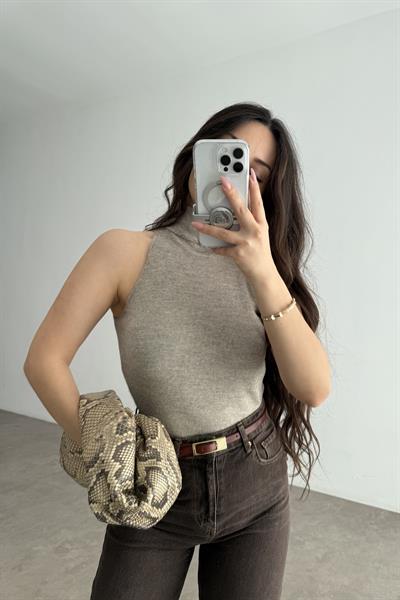 Balıkçı Yaka Sıfır Kollu Triko Bej Bluz