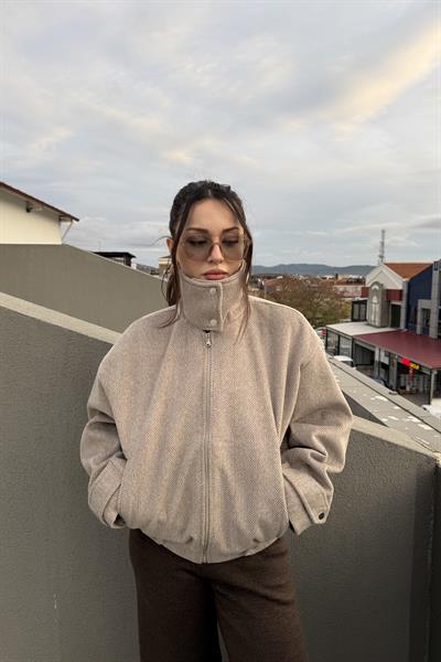 Bej Çizgili Dik Yakalı Kaşe Mont