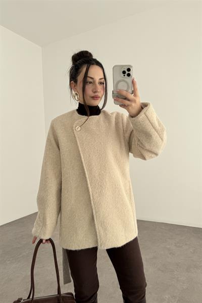 Buklet Kumaş Düğme Detaylı Kuşaklı Ekru Palto