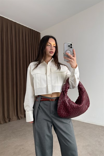 Cepli Detaylı Beyaz Crop Pamuk Gömlek