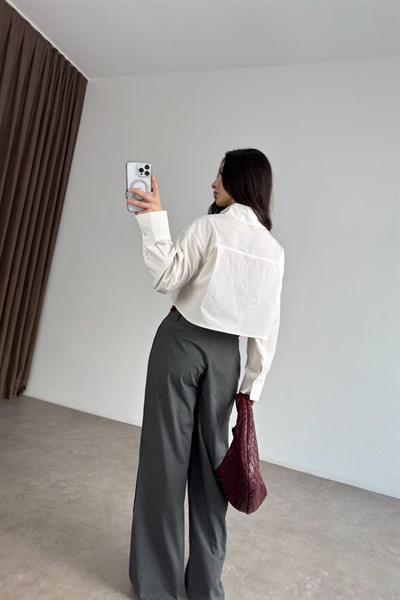 Cepli Detaylı Beyaz Crop Pamuk Gömlek