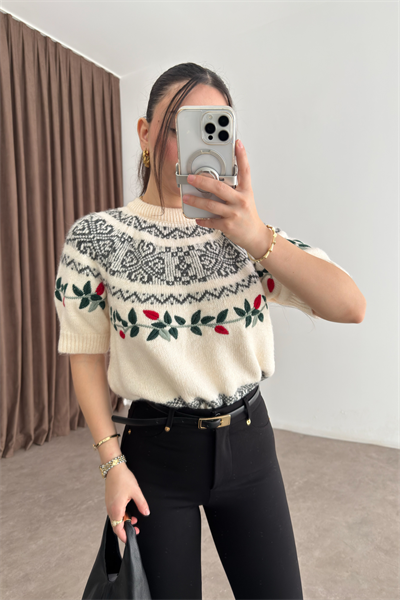 Çiçek Nakışlı Kısa Kollu Triko Ekru Kazak