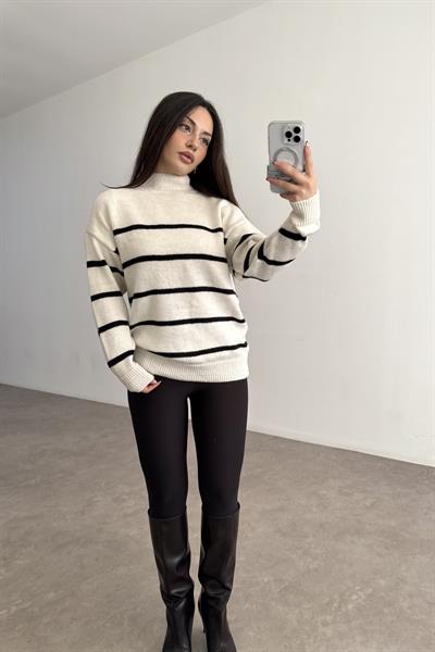 Çizgili Dik Yaka Ekru Triko Kazak