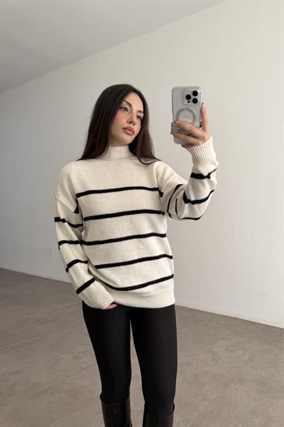 Çizgili Dik Yaka Ekru Triko Kazak