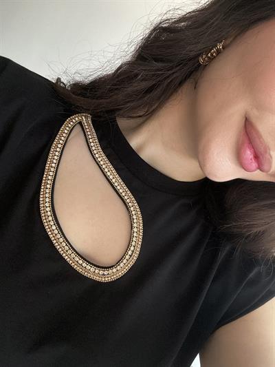 Damla Dekolteli Taşlı Siyah Tişört